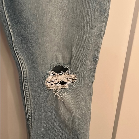 GAP Blue Ankle Cropped Jeans with Distressed Details - Picture 3 of 10